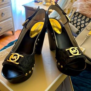Omg, these Michael Kors platforms